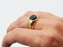 Load image into Gallery viewer, Green Sapphire and Oak Vine Signet Ring